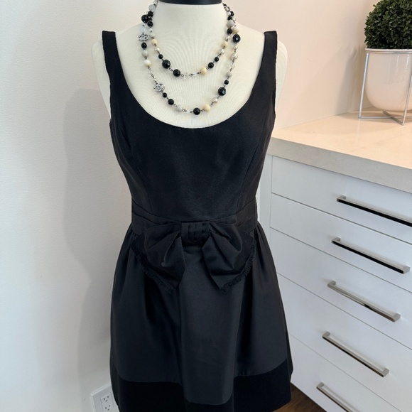 Milly Dresses & Skirts - Darling Milly Black Mini Dress - Size 8